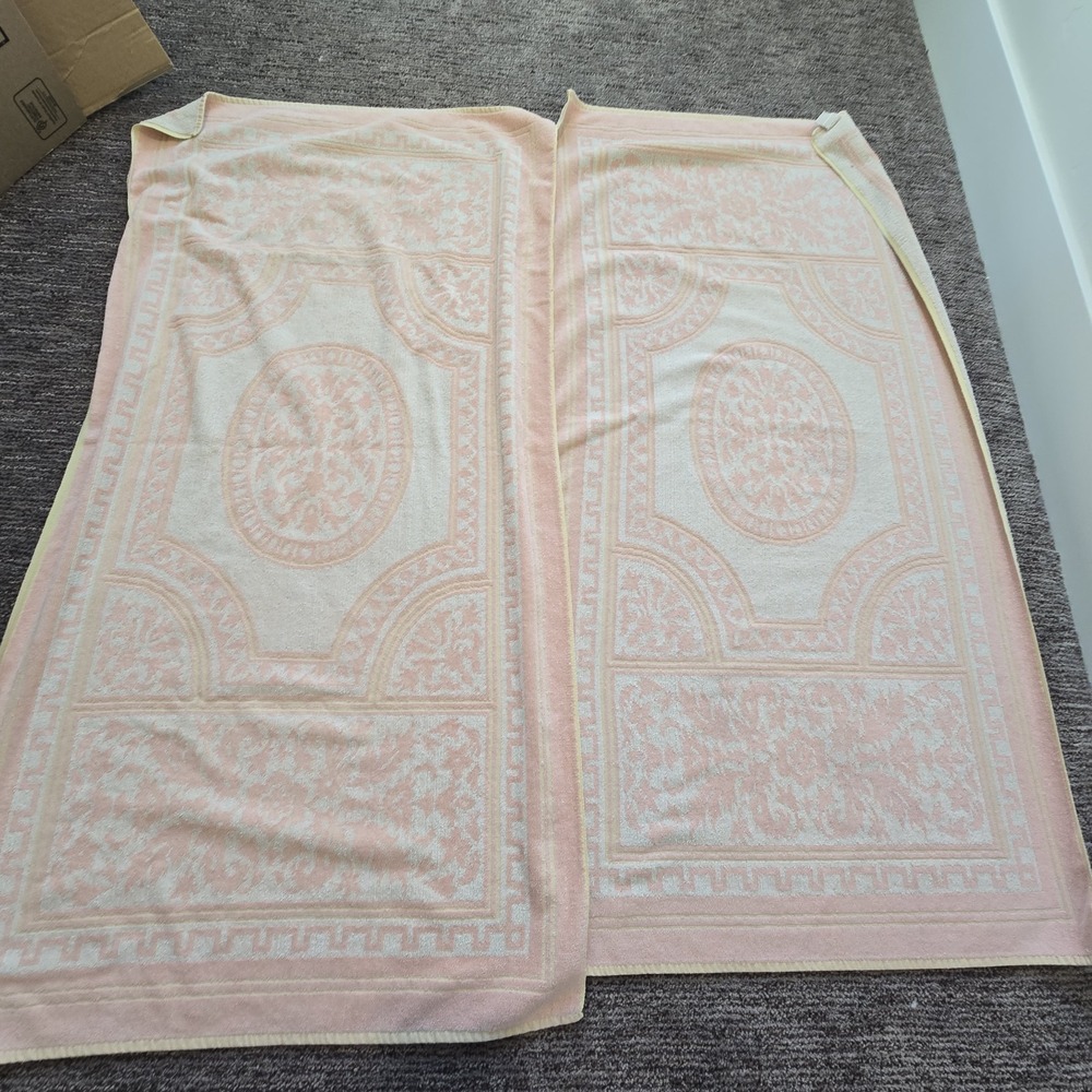 2 Vintage Pink‎ White Floral Bath Towels Stevens Utica MCM 70s Medallion Retro